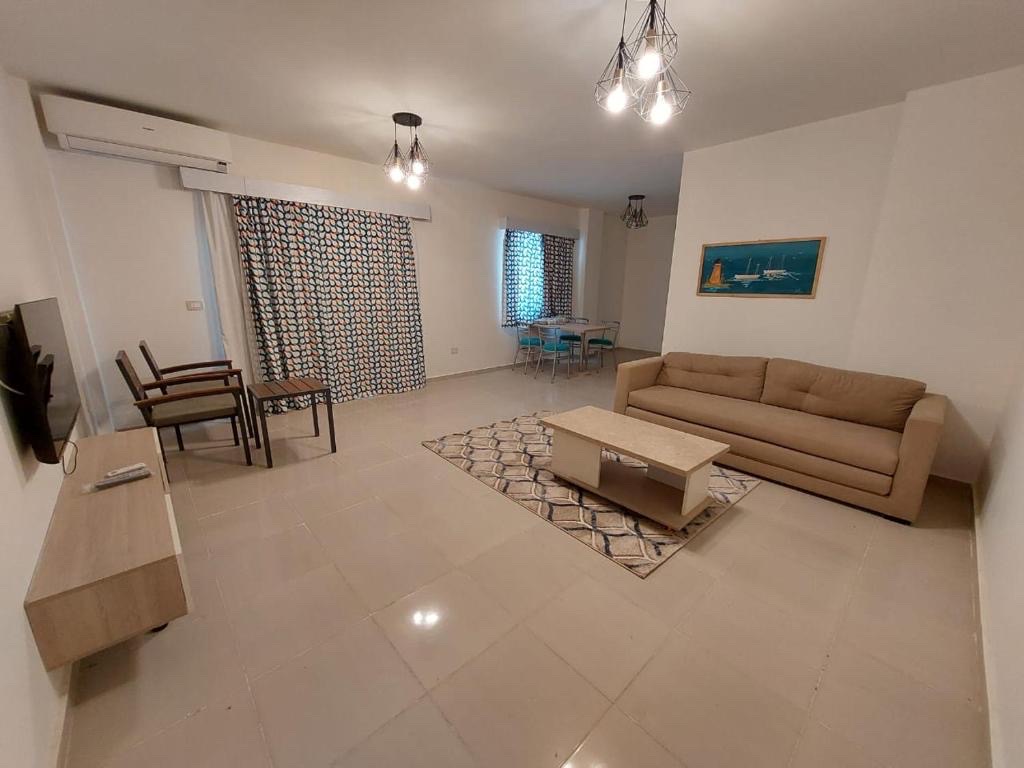 Lovely Cozy Challet in Downtown Alamein — Living Room in El Alamein City center, Egypt