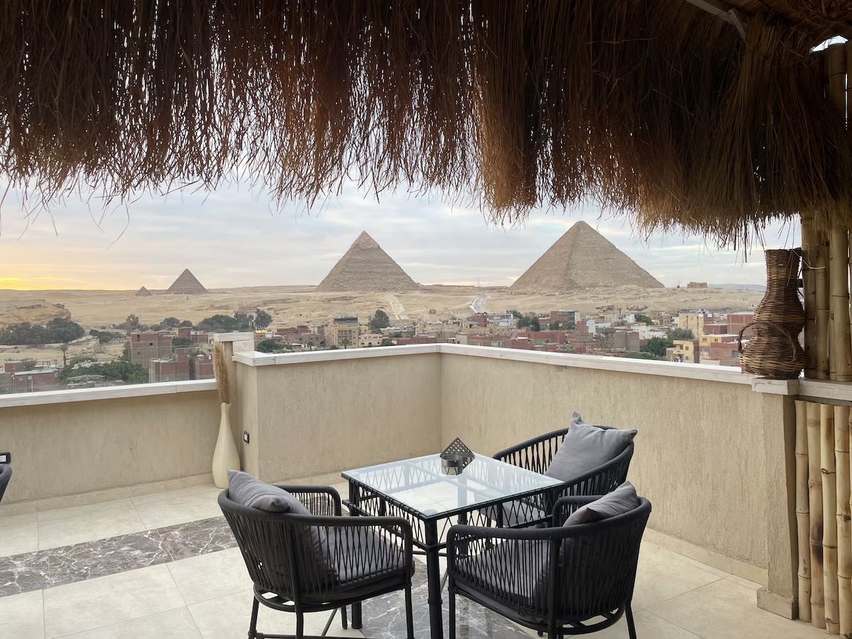 Pyramids kingdom - Guest House — Balcony in 513 Nazlet Al Siman, Giza, Egypt — photo 2
