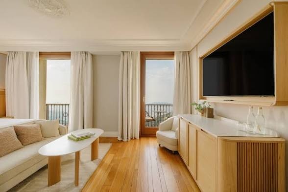 Double Room — Hotel room in 5 Rue Roque De Fillol, 92800, Puteaux, France, Egypt — photo 2