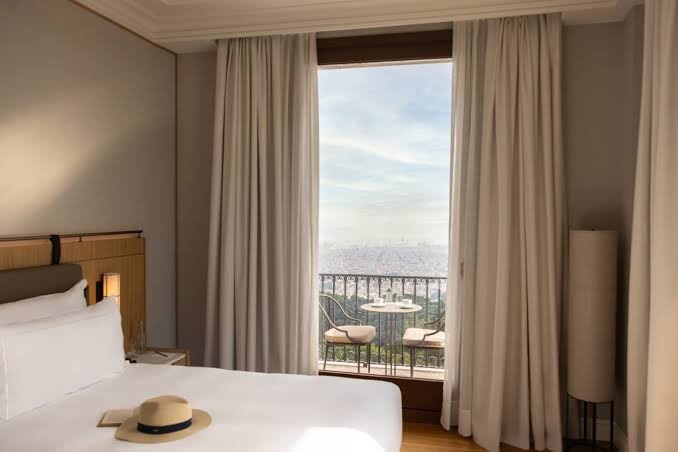 Double Room — Hotel room in 5 Rue Roque De Fillol, 92800, Puteaux, France, Egypt — photo 3