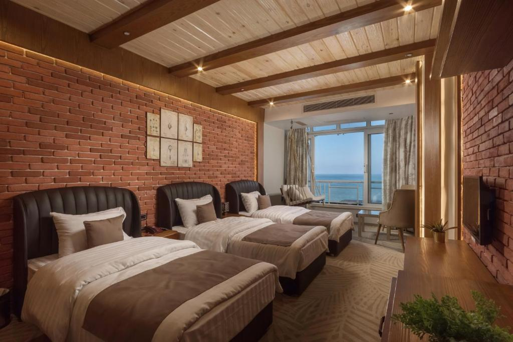 Luxury Chalet Stunning Pool
View & Private Beach — House in El Mesala Shark, Alexandria Governorate, Egypt, Egypt — photo 5